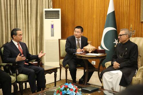 当地时间 9月9日，当天下午刚刚正式就职的巴基斯坦总统阿尔维在伊斯兰堡会见国务委员兼外交部长王毅。