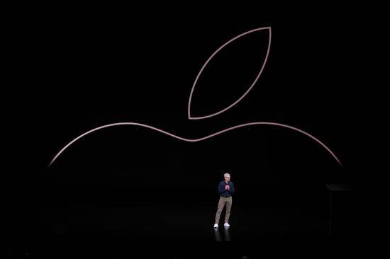 9月12日，在美国加利福尼亚州丘珀蒂诺市举行的苹果新品发布会上，苹果公司首席执行官蒂姆·库克上台进行介绍。记者吴晓凌摄