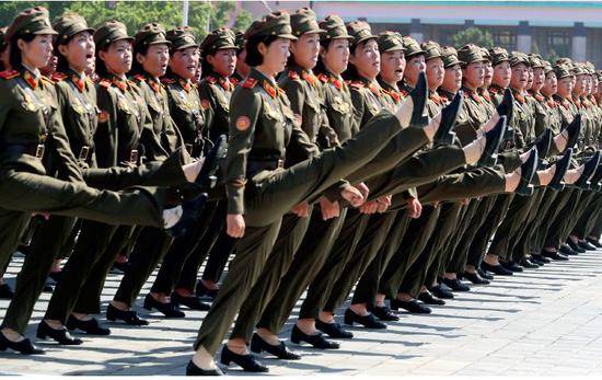  9月9日，朝鲜在平壤举行盛大阅兵式，庆祝建国70周年。图/视觉中国