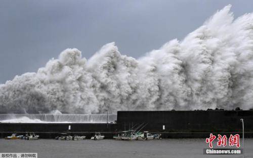 9月4日，25年来威力最强的台风“飞燕”登陆日本西部。