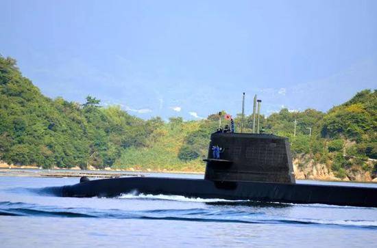 ▲8月27日，“黑潮”号潜艇秘密从吴基地出发前往南海。（《朝日新闻》）