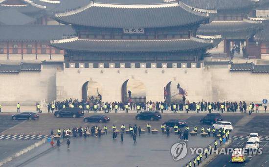 今年2月，朝鲜高官车队在首尔行驶的场景。（韩联社）