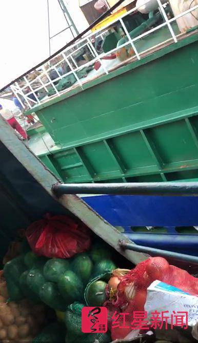 ▲船上储备的蔬菜受访者供图
