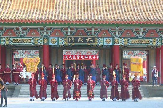 高雄市举行祭孔大典（来源：“中评社”）