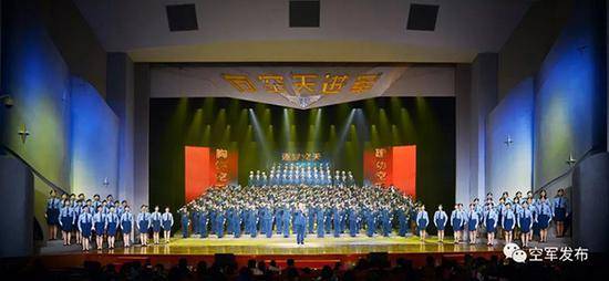 庆祝人民空军成立67周年“向空天进军”歌咏大会。