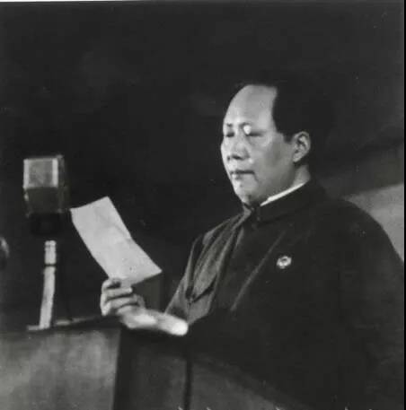 1949年9月21日19时，毛泽东宣布大会开幕并致开幕词