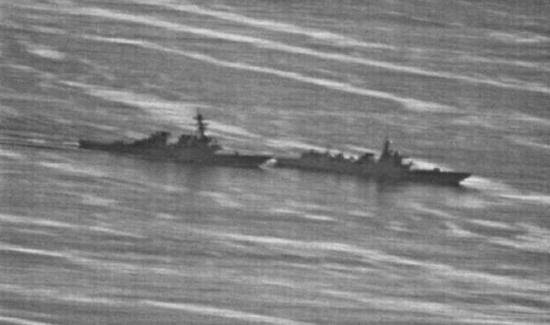 “中国海军的勇姿2.0”画面中右侧为052C型驱逐舰“兰州”号，左侧为美国海军“迪凯特”号
