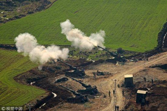 土耳其军队“橄榄枝行动” 炮轰叙库尔德武装，图源：视觉中国