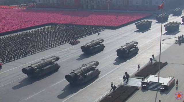 朝鲜人民军建军70周年阅兵上展示的北极星-2固体中程弹道导弹，该型导弹让朝鲜火星炮兵有能力攻击千年宿敌——日本的全境图源：朝鲜红星电视台