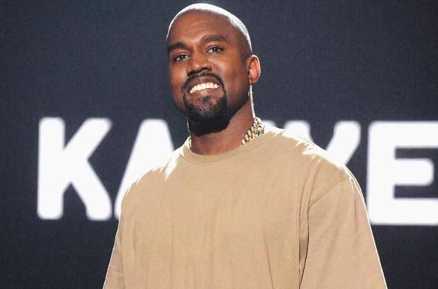 Kanye West重返社交媒体并发表了一系列对思想控制的抵制和批评。