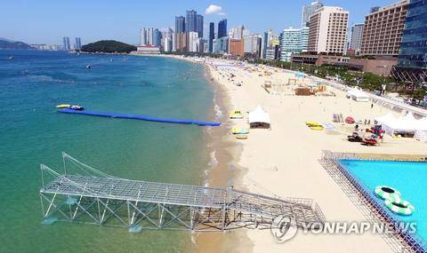 资料图：釜山海云台海水浴场（韩联社）