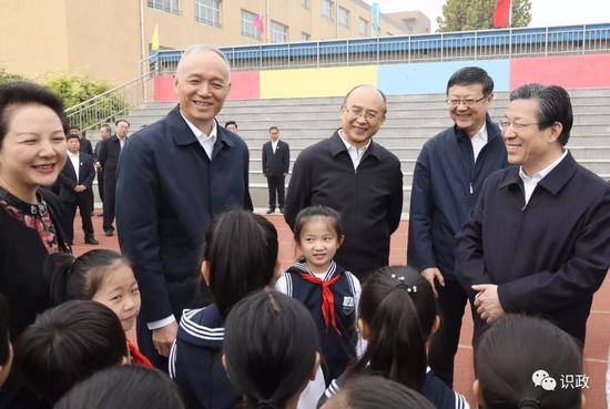 在朝阳区实验小学雄安校区，鼓励同学们好好学习、天天向上