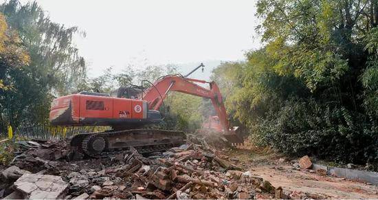 陈路超大违建别墅彻底被拆除首席记者李明摄