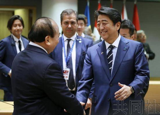 日本首相安倍晋三出席第十二届亚欧首脑会议（图片来源：共同社）