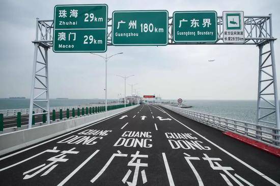 即将通车的港珠澳大桥（图/视觉中国）