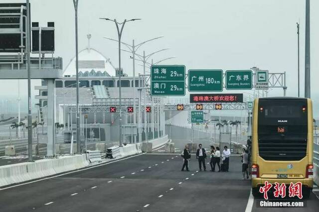 港珠澳大桥香港口岸及香港连接路。中新社记者麦尚旻摄