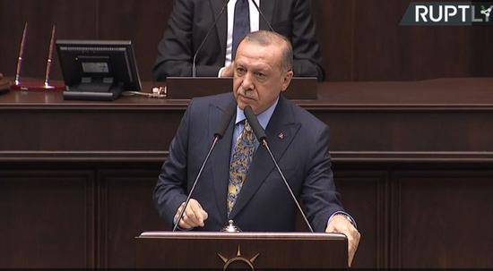 ▲在议会中直播讲话的土耳其总统埃尔多安图据直播截图