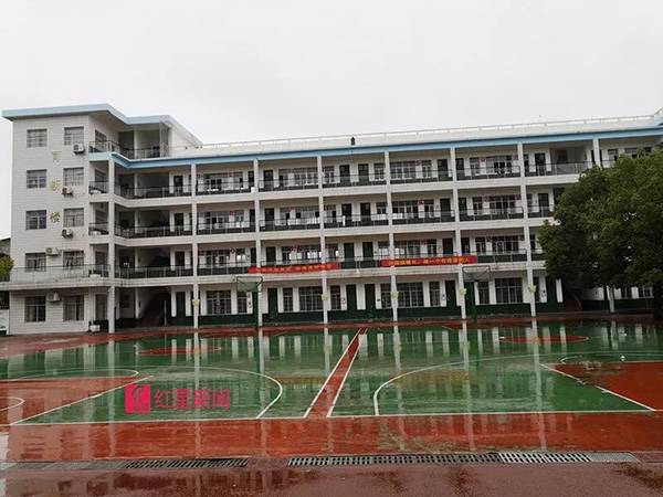 育红小学。