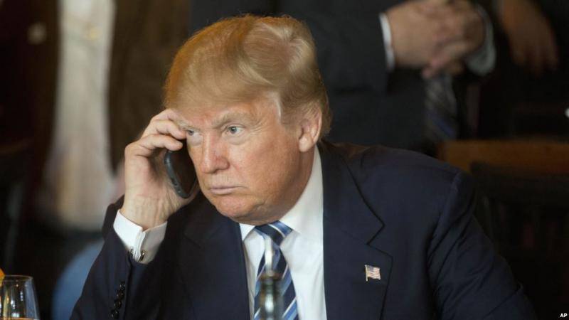特朗普正在打电话美联社图