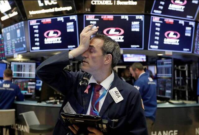 混合盈利报告于周三引发美国股市新的波动。（图：美联）