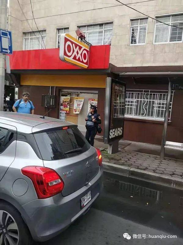 墨西哥街头的OXXO连锁超市