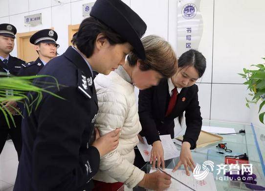 刘某在拘留决定书上签字