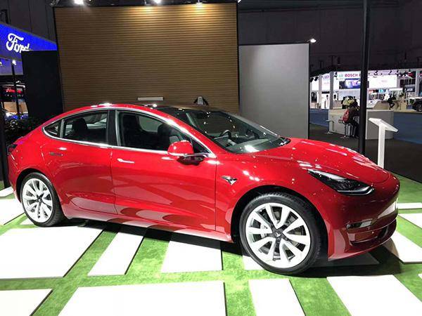 未来会在中国实现量产的特斯拉Model3。