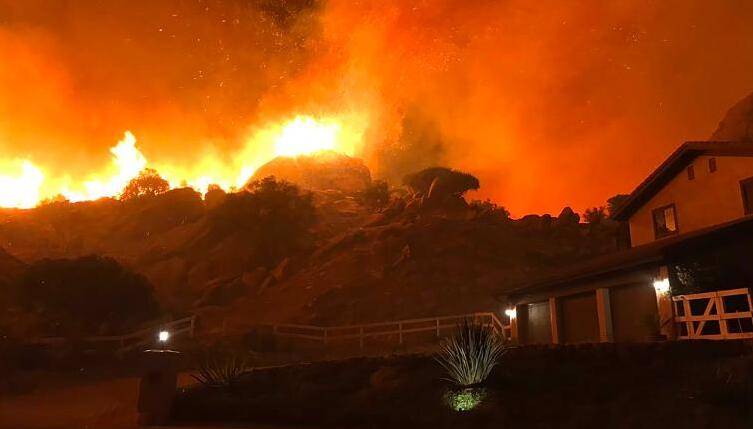 美国加利福尼亚州山火迅速蔓延（图片：美国有线电视新闻网）