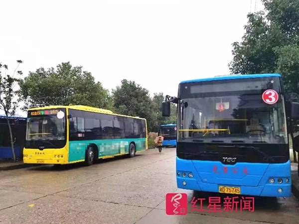 常宁现在既有免费公交车，也有收费公交车。