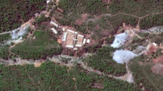 ▲资料图片：丰溪里核试验场被废弃前的卫星影像（路透社）