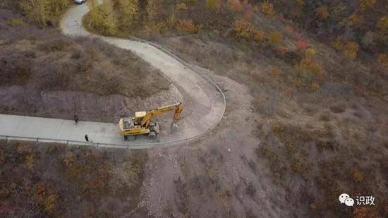 通向村子的道路“山路十八弯”