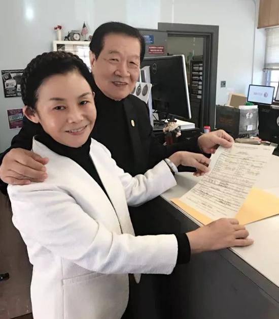 11月8日，李昌钰与蒋霞萍领取结婚证明。