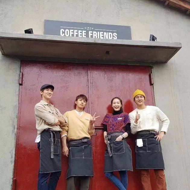 《咖啡之友》四人合影