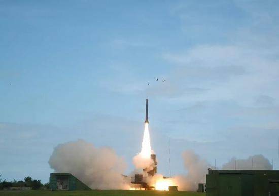 天弓三型武器系统为陆基型地对空防御系统，由台湾“中科院”自行研发。图/联合新闻网