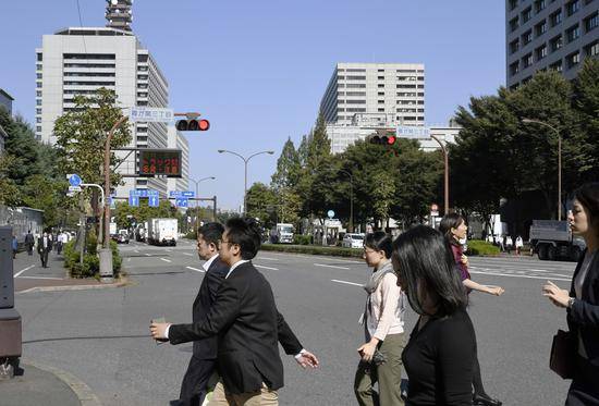 东京街头的国家公务员（共同社）