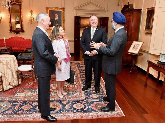 美国务卿、防长与加拿大外长、防长会面图自美国防部官网