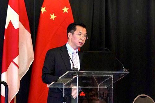 12月14日，中国驻加拿大使馆与卡尔顿大学在渥太华共同举办“一带一路”倡议研讨会，卢沙野大使致欢迎辞。图片来自中国驻加拿大大使馆网站