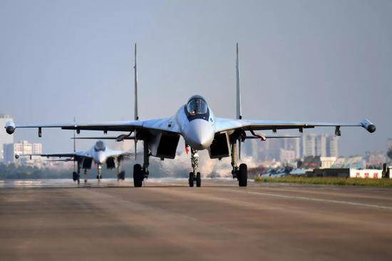 ▲中俄两国在军备领域的合作一直都很密切，图为中国空军装备的苏-35战机。（视觉中国）