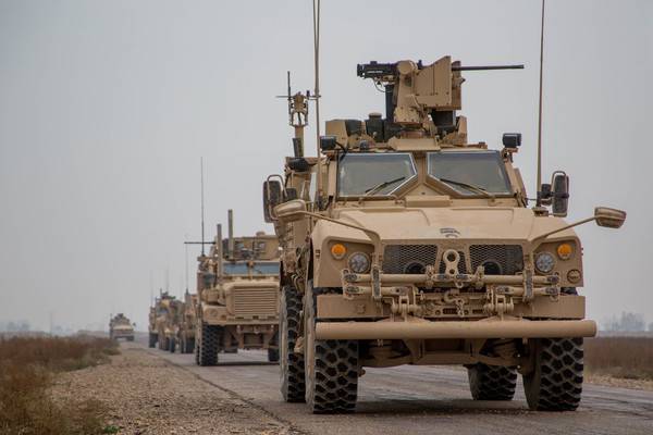 在叙利亚境内执行任务的美军车队。图源：路透社