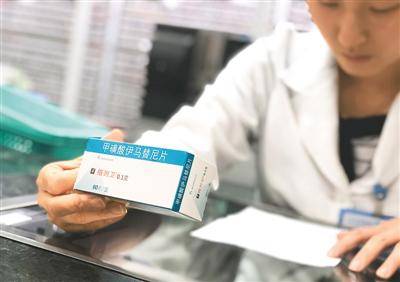 广东省人民医院药师遵照医嘱核对抗癌药物