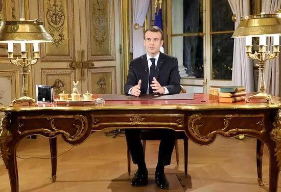 2018年12月10日，法国巴黎，法国总统马克龙向法国民众发表电视讲话。新华社/路透