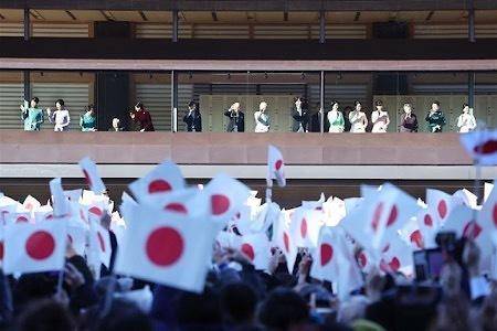 明仁接受民众的新年参贺（时事通信社）