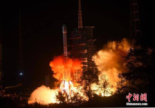 嫦娥四号成功发射。中新社记者孙自法摄