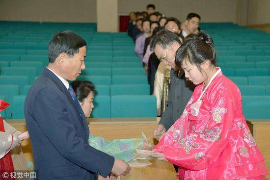 2014年3月9日，朝鲜第13届最高人民会议代议员选举的现场。（视觉中国）