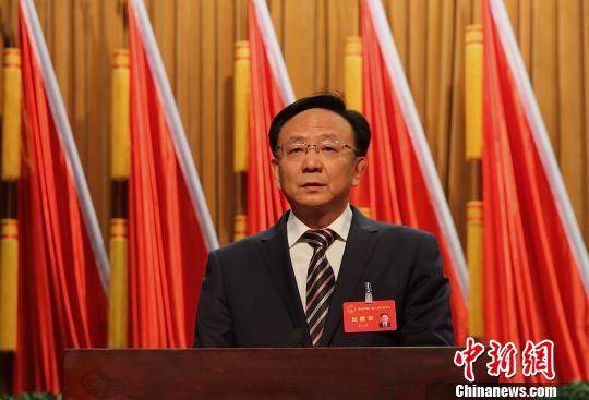 图为1月12日，夏心旻当选扬州市市长。崔佳明摄