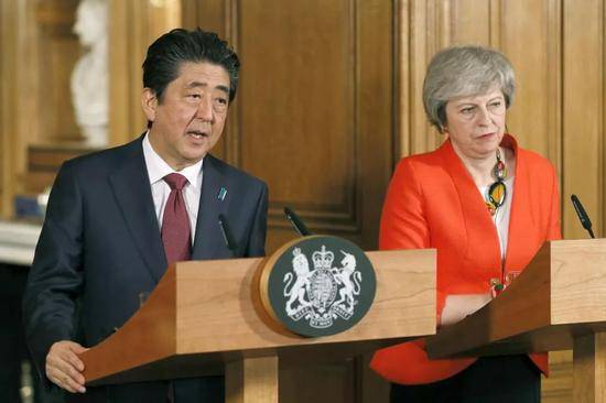 ▲1月10日，英国伦敦，英国首相特雷莎·梅会见日本首相安倍晋三。两人举行联合记者招待会。（视觉中国）
