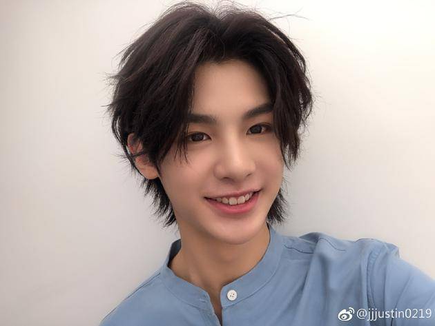 黄明昊