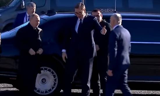 普京邀请塞尔维亚总统同坐专车。（图源：今日俄罗斯）