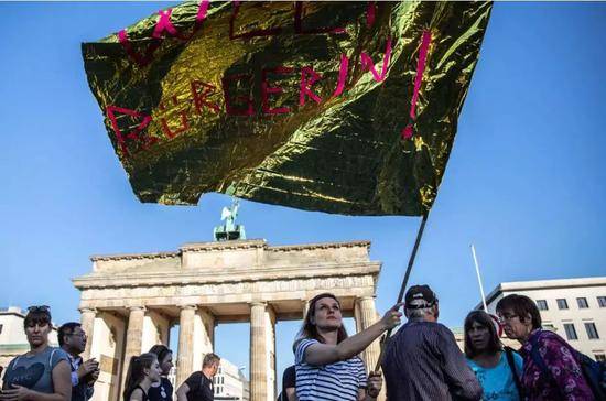 ▲柏林举行反极端民族主义和仇外情绪的示威游行（图源：法新社）