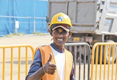 斯里兰卡工程人员图源：人民日报